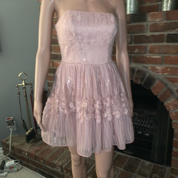 Never worn baby pink Bebe cocktail dress - Picture 3 of 6